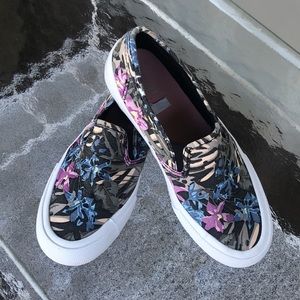 Mossimo Tennis shoes